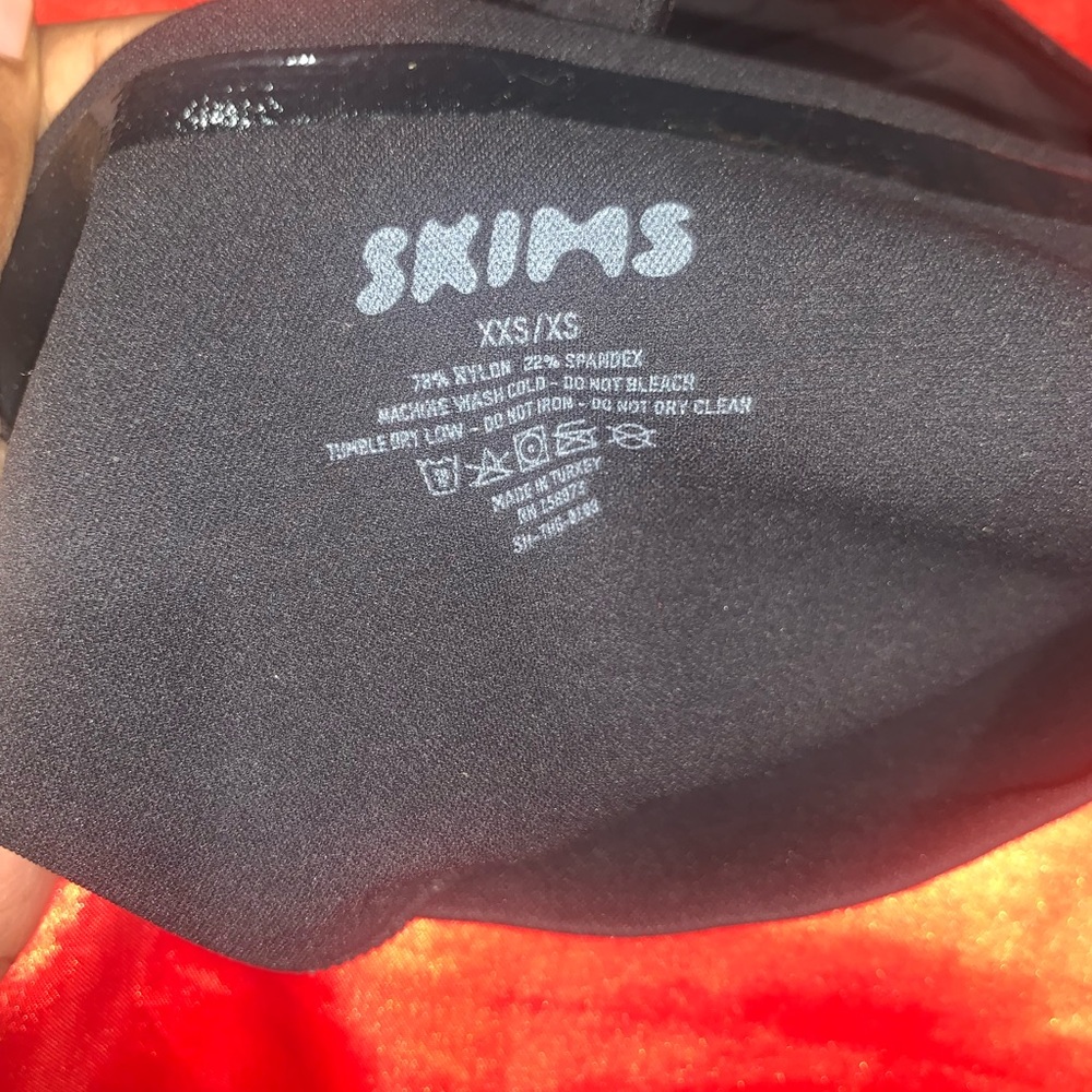 Size xxs/xs skims I believe underwear or body shape idk much about skims lol